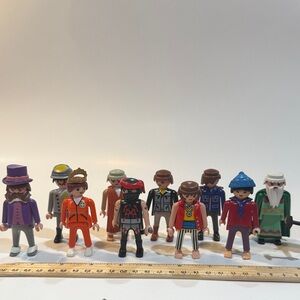 Geobra huge lot Colorful Play figures playmobil x 11 (lot 17)